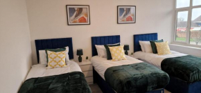 Flitwick Luxury Apartment - Sleeps 4